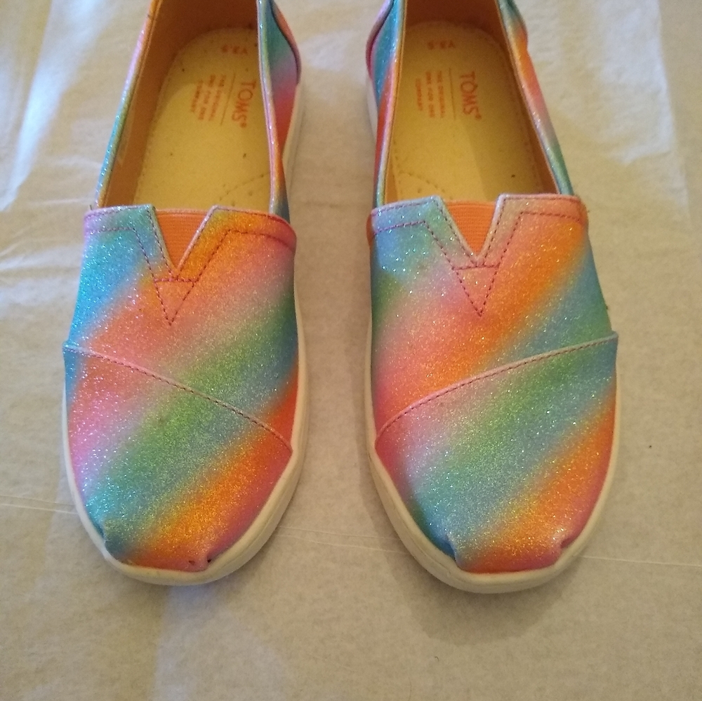 Tom's size Y3.5/L5.5.  Brand new, never worn. $20